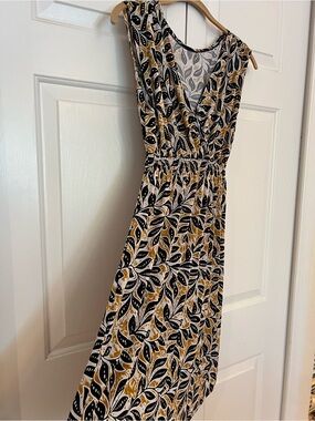 Sleeveless Black and Mustard Leaf-Print Dress
Size S